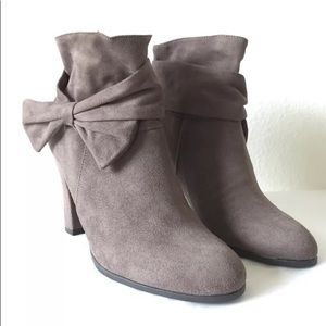 IMPO Stretch Oblique Booties with Bow Taupe 8.5